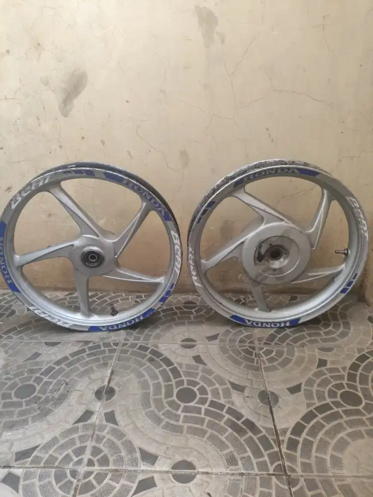 Velg Bekas motor beat