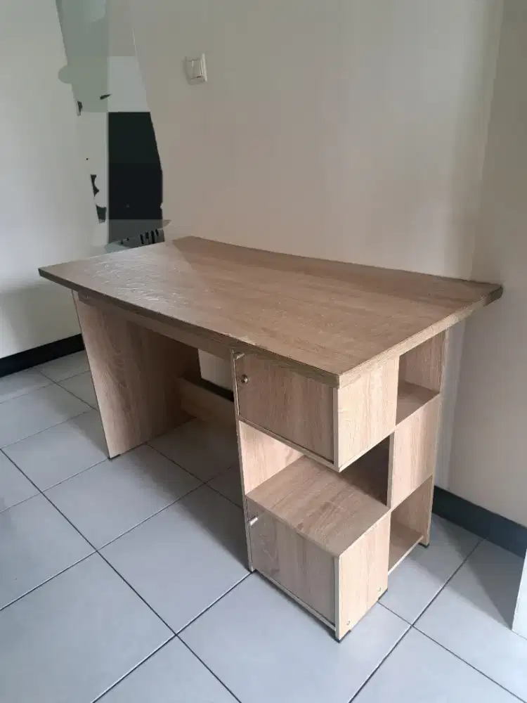 Meja Kerja Laci Lemari Kantor