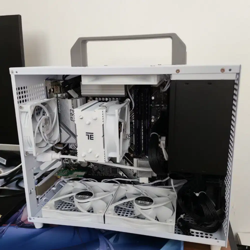 PC Rakitan Intel i3-12100F B760M RAM 8GB DDR4 SSD 512GB No VGA GPU