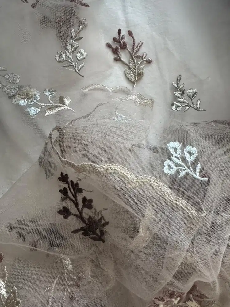 Di cari penjahit rapih baju pesta anak