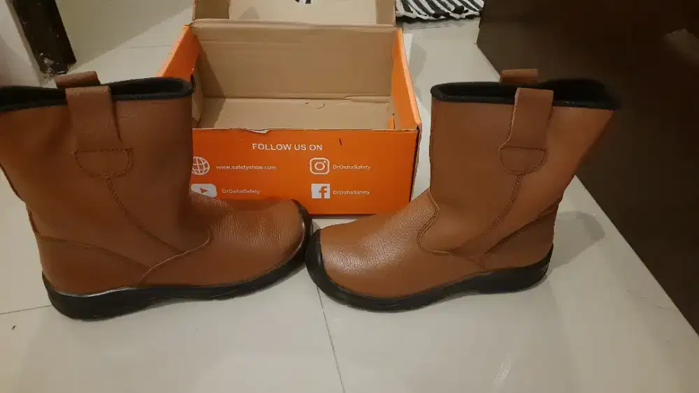 Safety shoes/ sepatu safety Dr osha