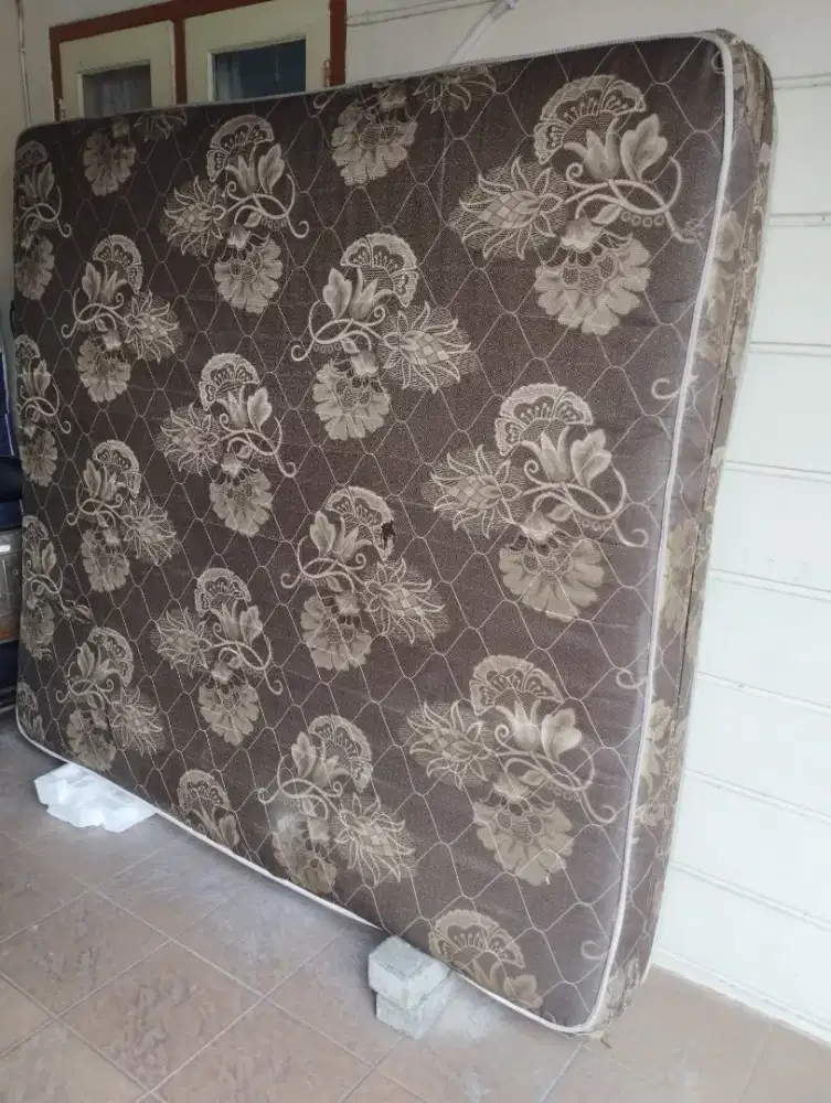 Dijual Springbed dan Sofa Kayu Jati
