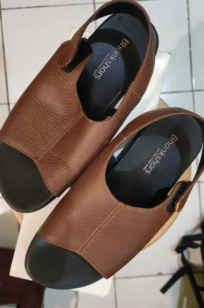 Sendal slop wanita
bhonkshors leather