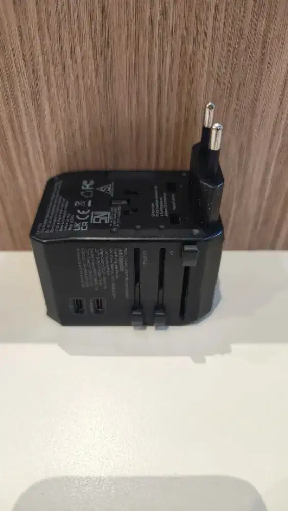 Krisbow Travel Adaptor 2 USB A & 2 USB C 45 Watt – Hitam / Charger