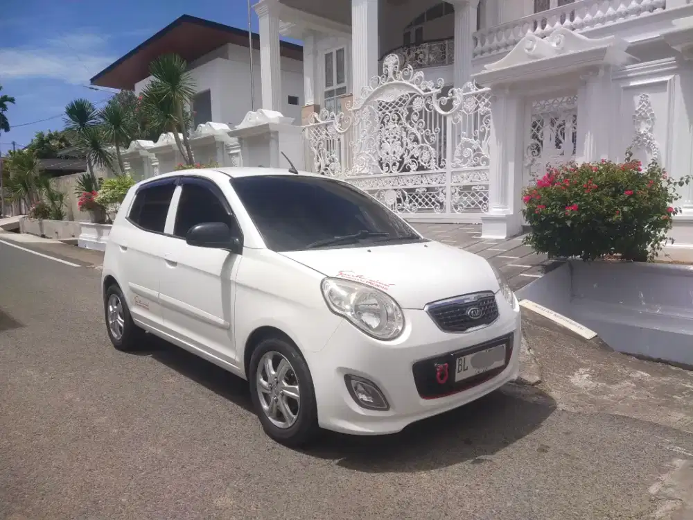 Di jual kia picanto 1,1 se at autometic 2011