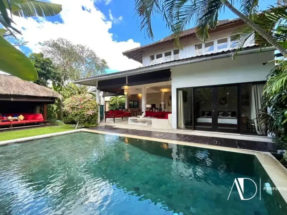 LEASEHOLD | TROPICAL 2-BEDROOM VILLA IN THE HEART OF SEMINYAK