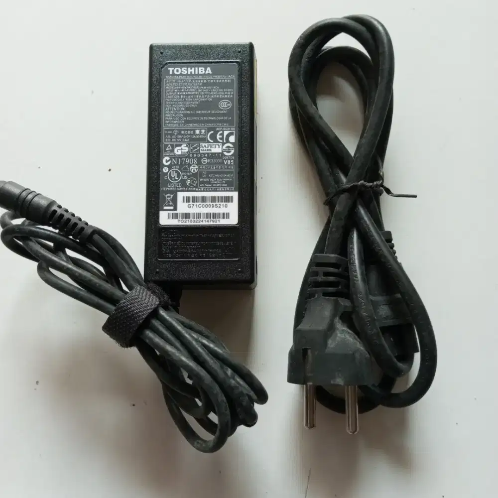 Jual Adaptor Laptop Toshiba C640 dan Ram Kingston 4GB
