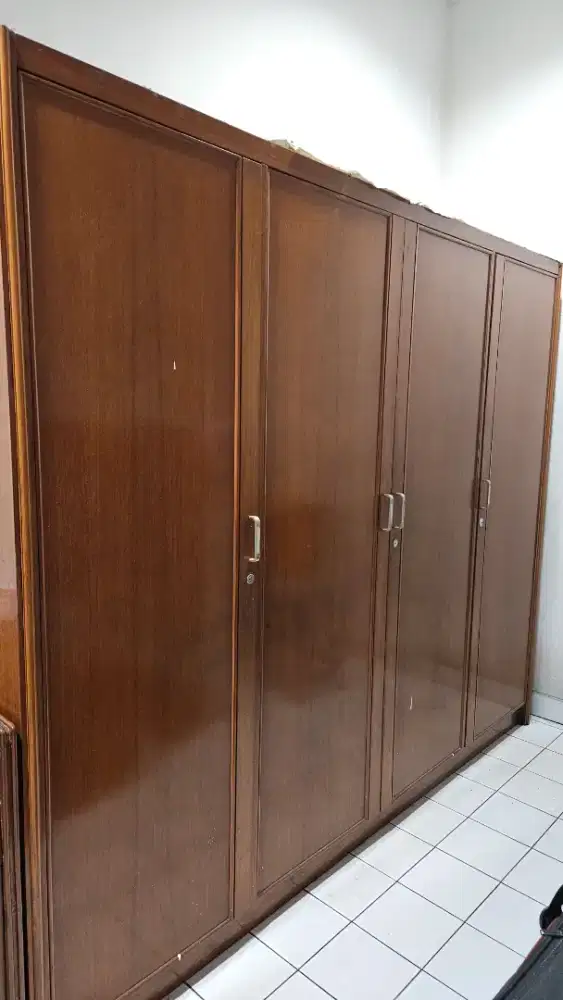 Jual lemari kayu jati 4 pintu ( 80 persen)