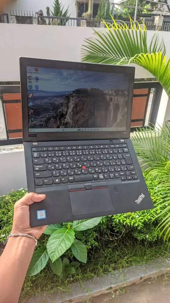 Laptop Bisnis Lenovo ThinkPad X280 | RAM 8GB SSD 256GB