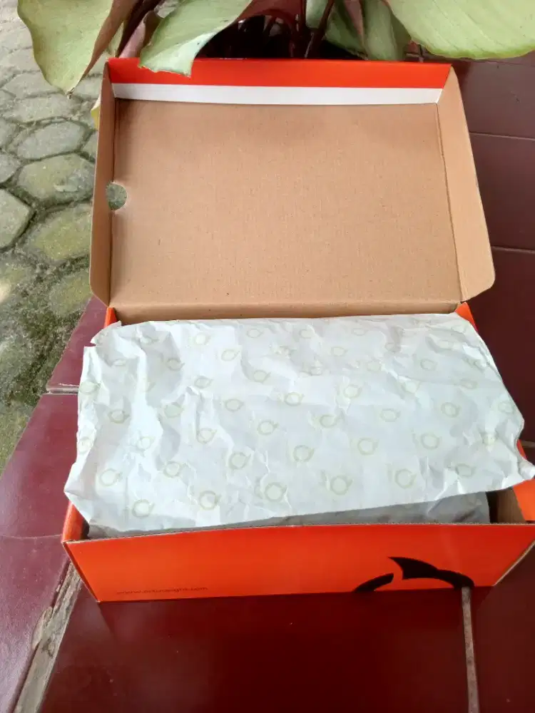Ga peka sepatu outreight no size 41 untuk joging yang kuat