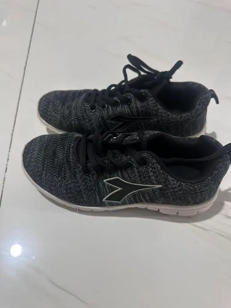 Sepatu anak - anak merek diadora