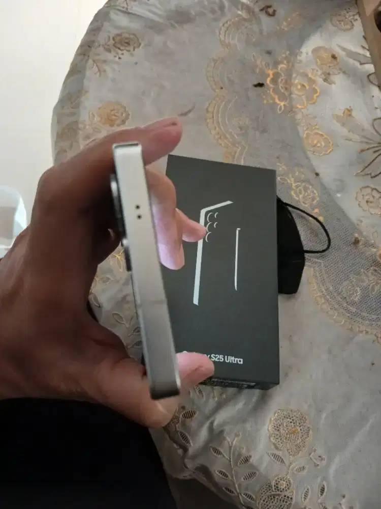 Dijual samsunh s25 ultra, 256, 12 Gb, maknyuss, harga 15,99 jt nego