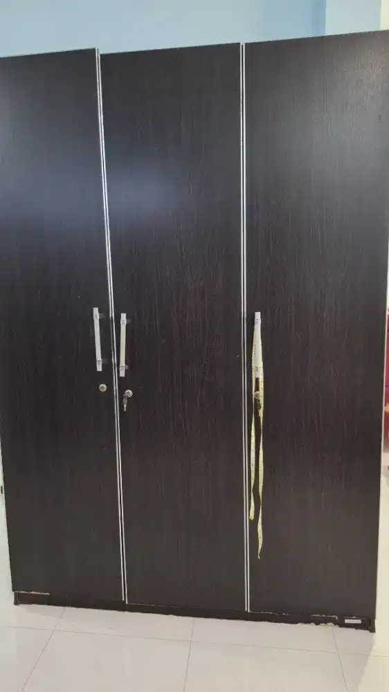 Lemar pakaian baju 3 pintu