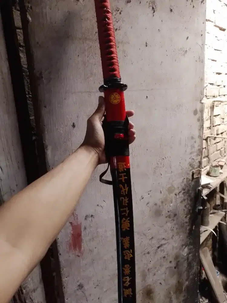 Pedang tanto merah