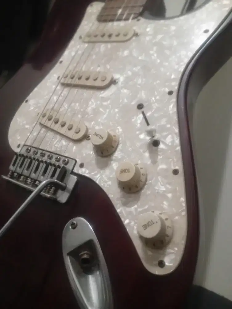 DIJUAL CEPAT – Fender Custom Stratocaster Style