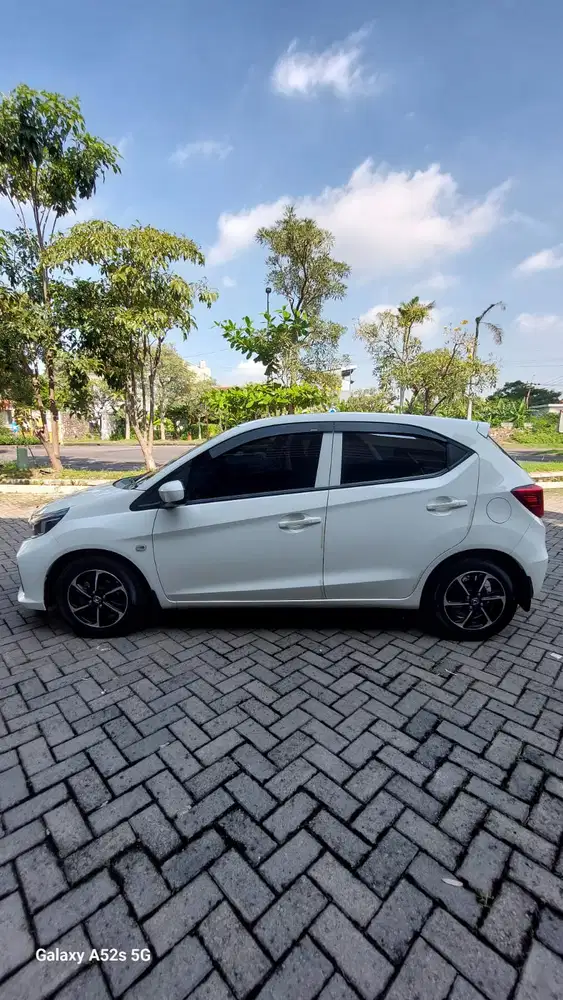 Honda Brio Satya  E CVT 2023 sangat bagus luar dalam