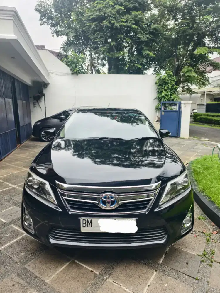 Toyota Camry 2.5L Hybrid A/T [LOW KM]