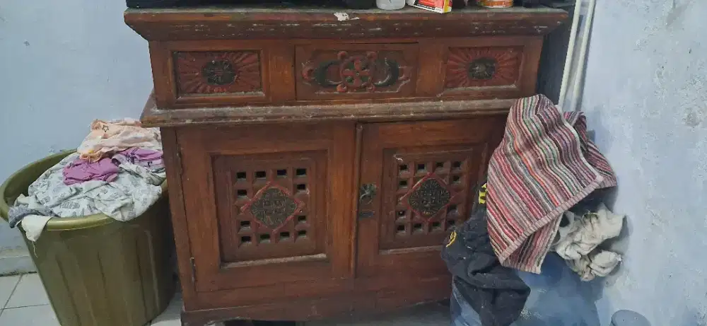 Lemari bufet jati