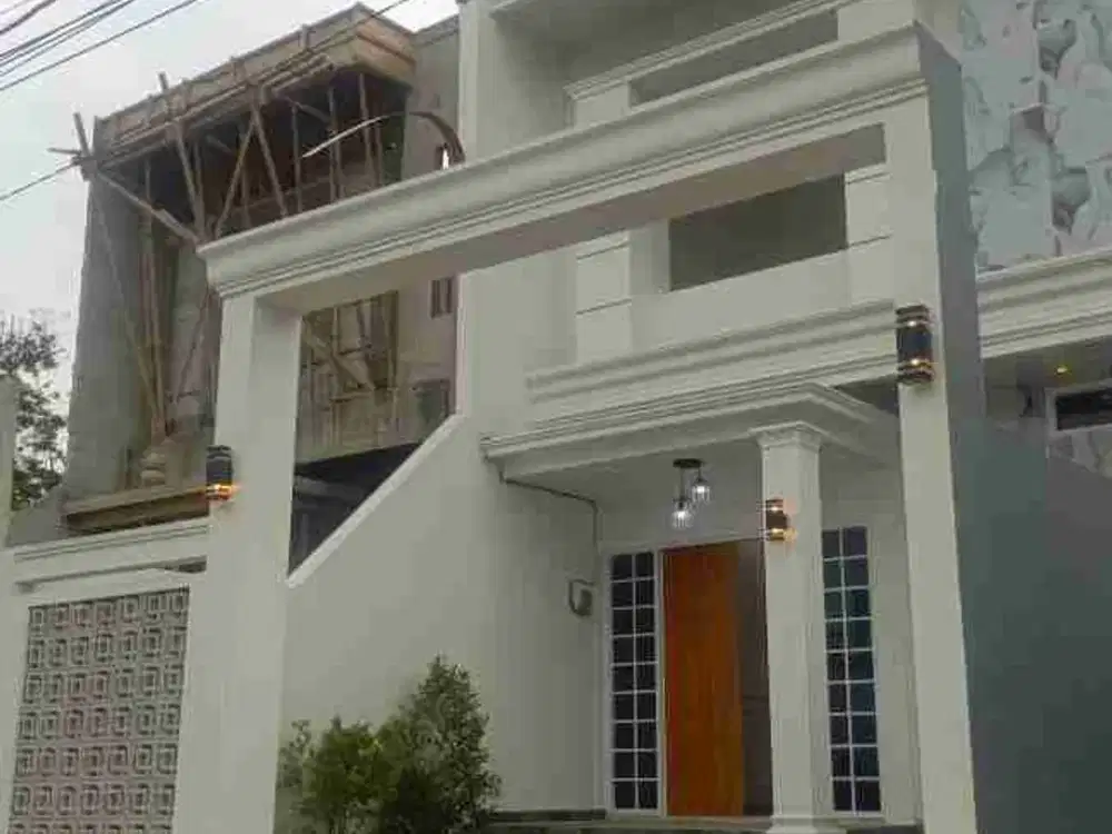 Rumah Mewah 2 Lantai Murah Plus Kolam Renang Pribadi