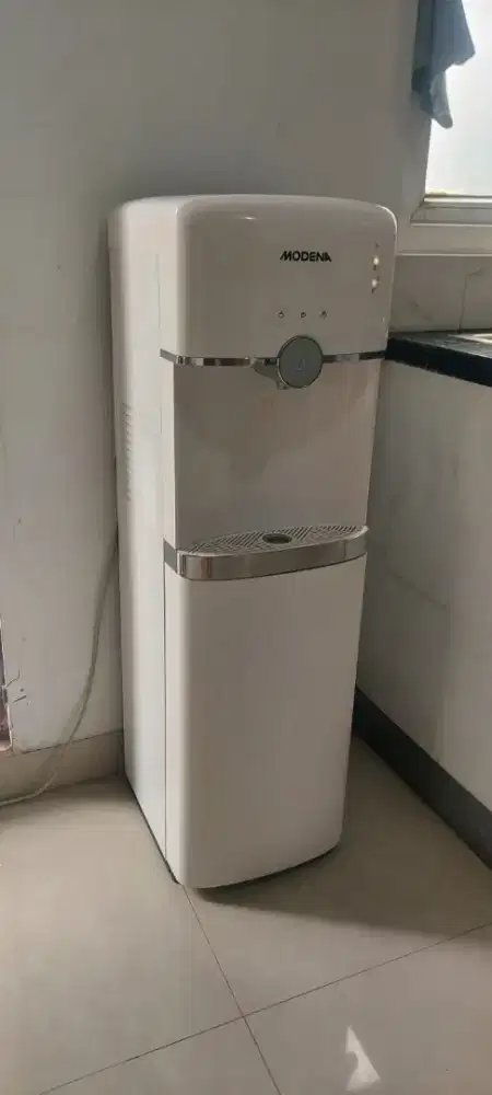Dispenser merk modena