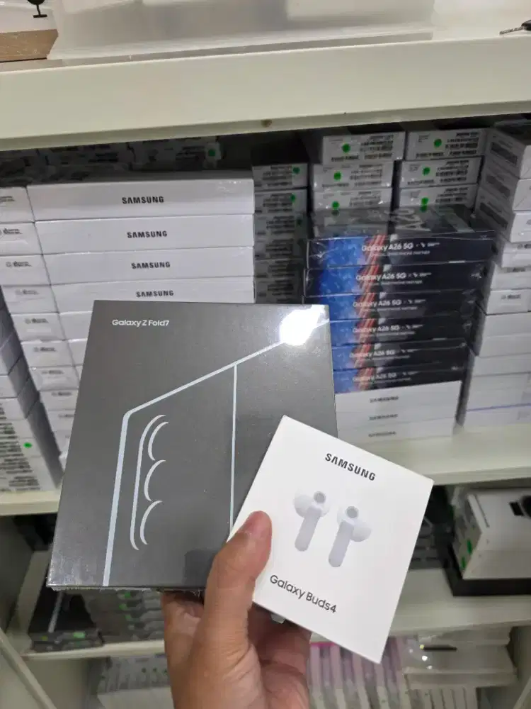 Samsung Fold7 12/256 free buds4