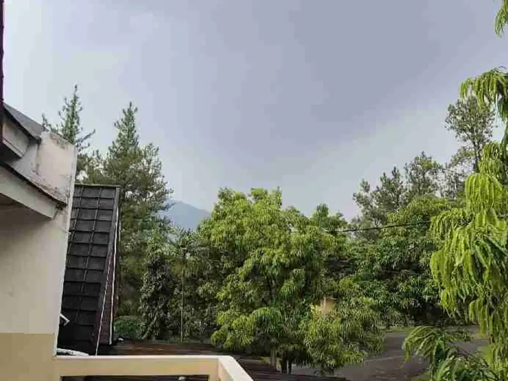 Rumah Dijual di Sentul Bogor 2 Lantai Semi Furnished Dekat Highland Golf Lokasi TOP BANGET