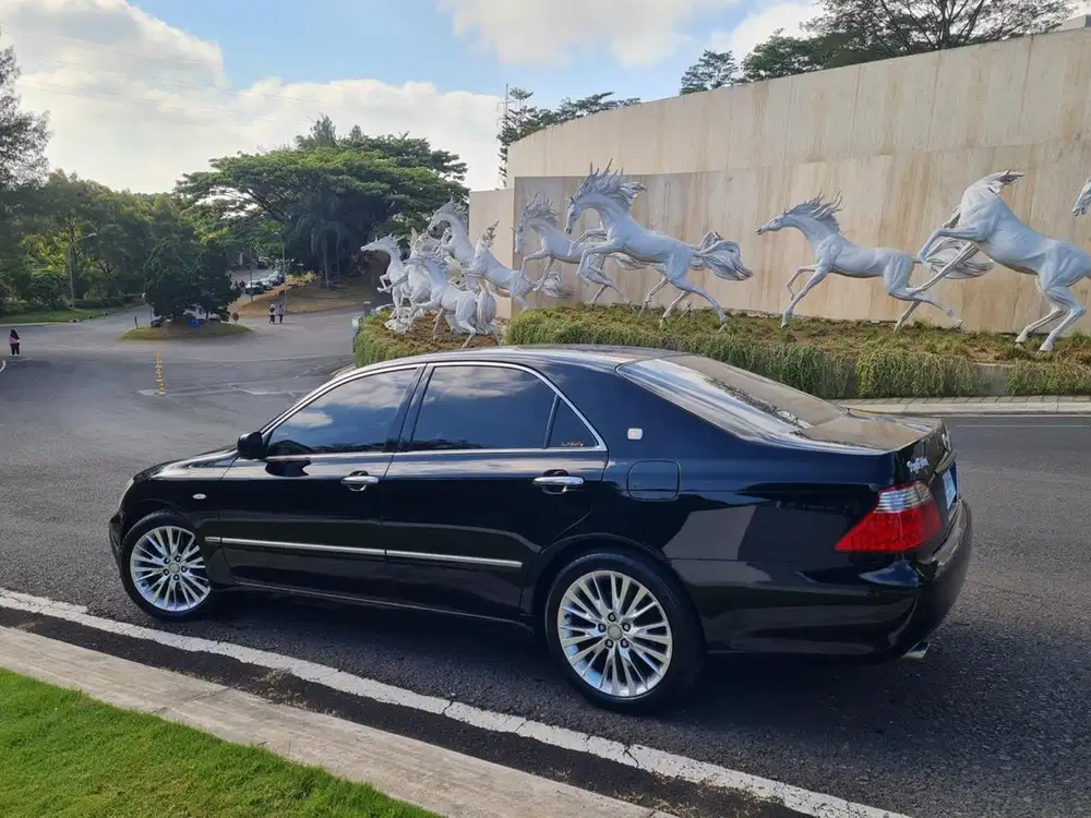 Toyota Crown Royal Saloon 2007 Bensin - Sangat Mewah Lega Bertenaga
