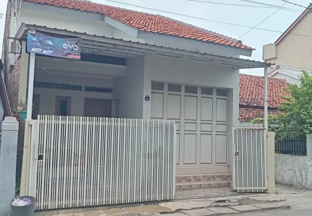 Disewakan Rumah Strategis di Pinggir Jalan dan Siap Huni