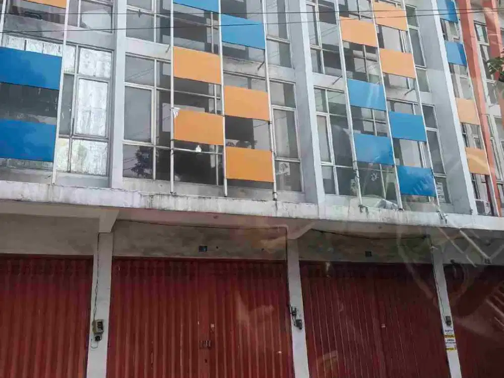 Ruko Panjang Jiwo Lokasi sangat strategis dan Ramai Dekat Cocok utk Klinik Dan Showroom, FnB . Surabaya.