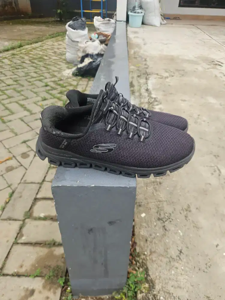 Sepatu baru dan original ukuran 44