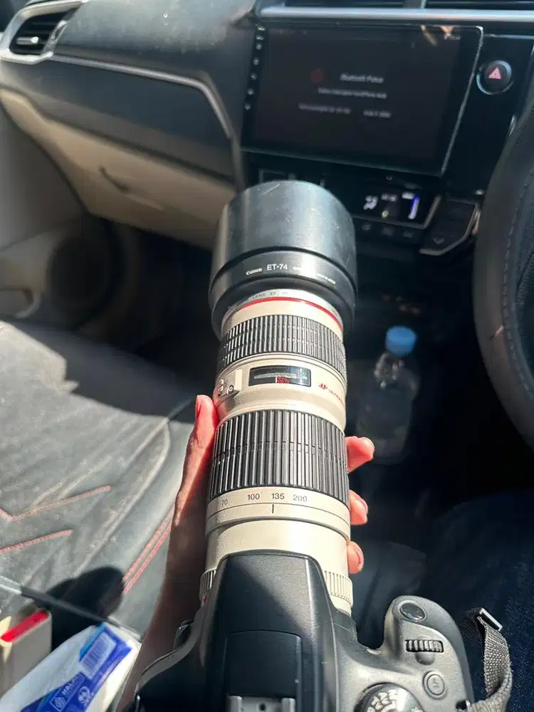 canon EOS1300D Hitam