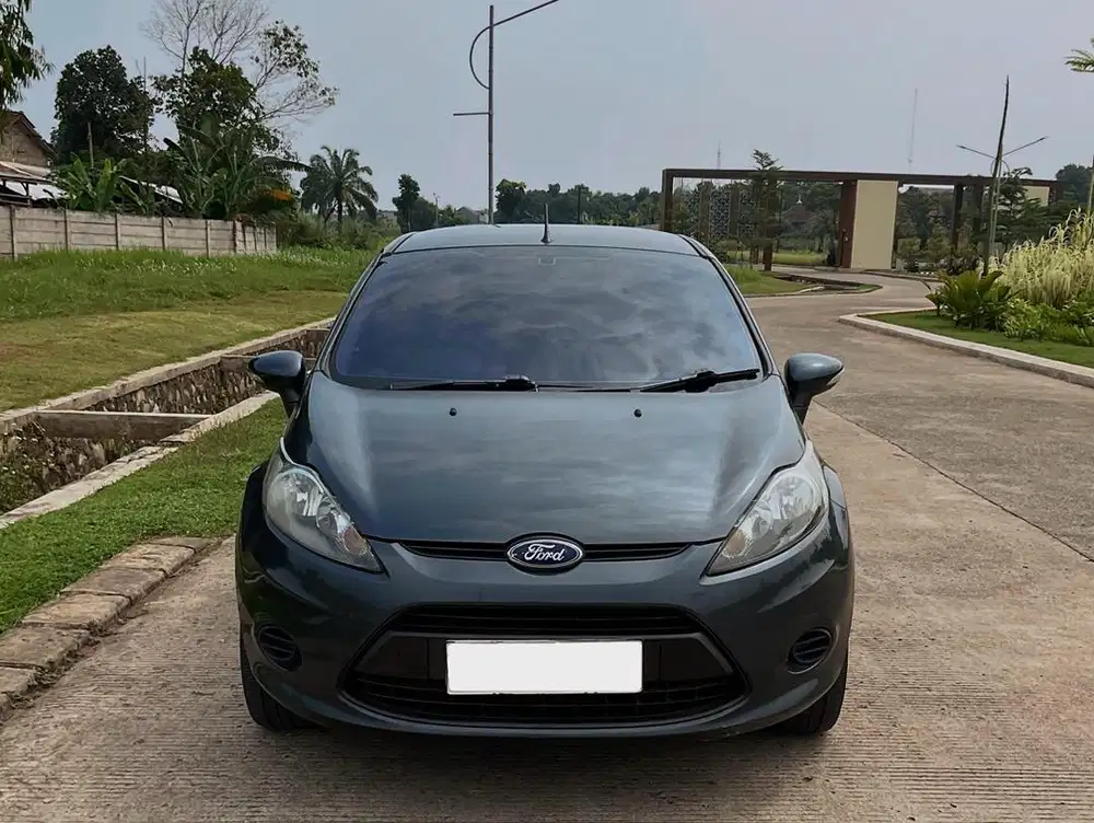 Ford Fiesta Trend 1.4 AT 2013 Pajak Panjang Siap Pakai