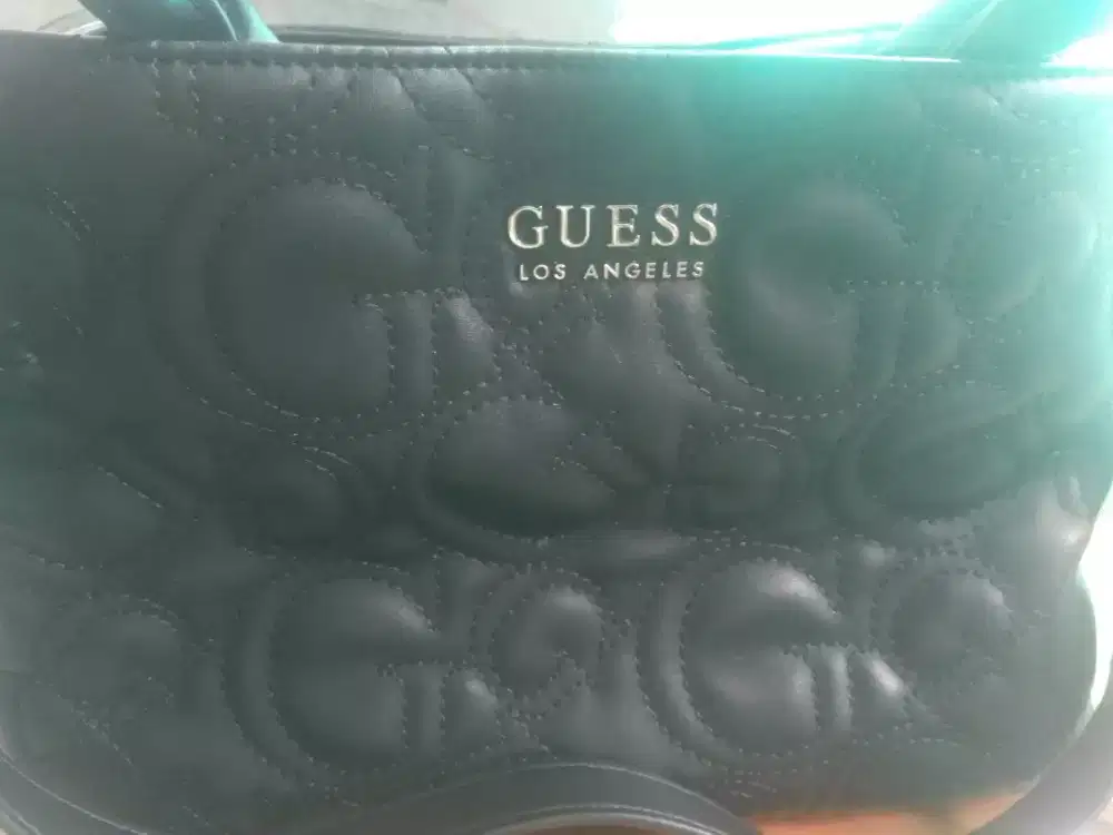 Jual tas merk guess asli kondisi masih baik dan layak pakai