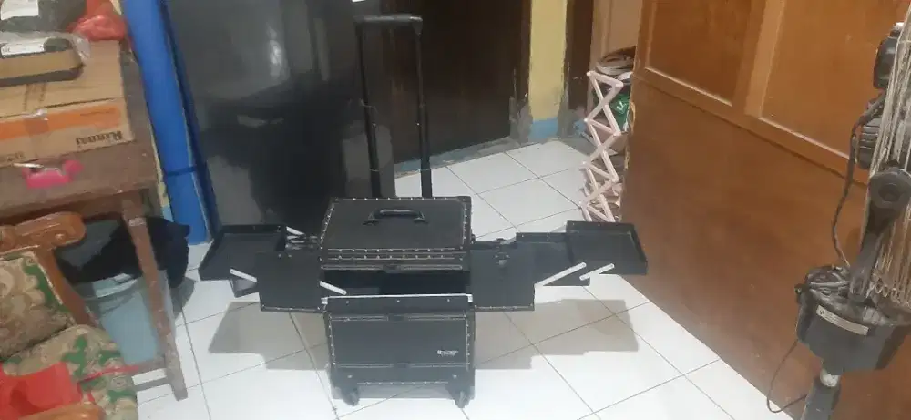 Koper kosmetik kondisi 90 persen