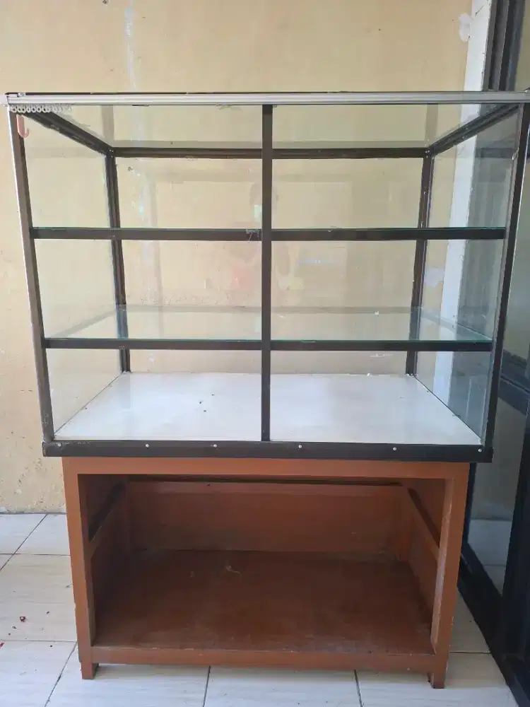 ETALASE BONUS MEJA