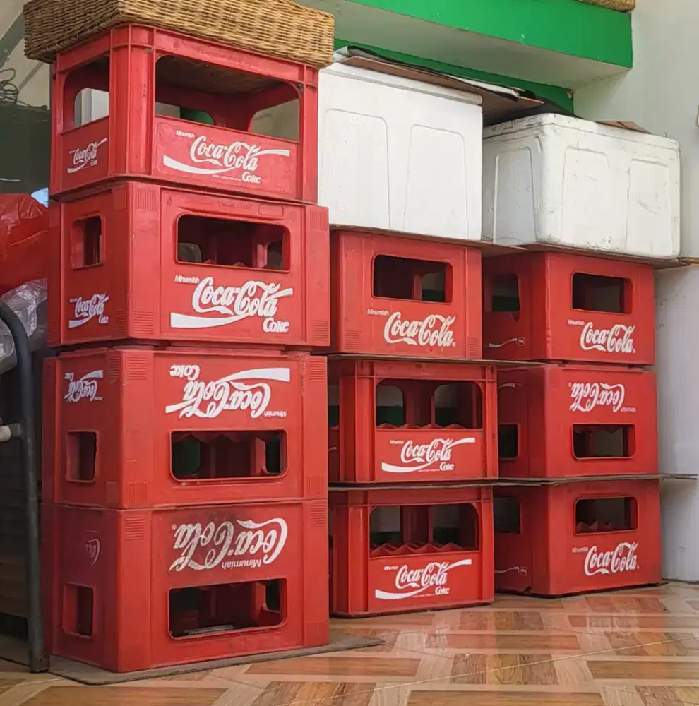 Dijual krat Coca-Cola