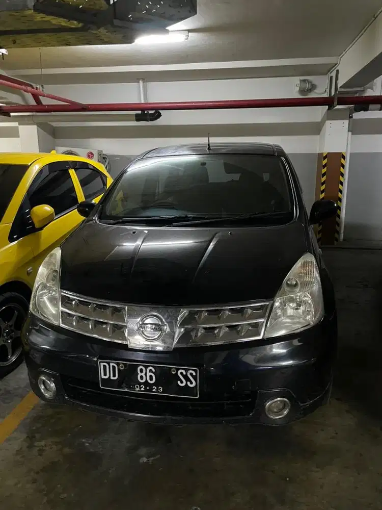 Dijual nissan grand livina tahun 2008