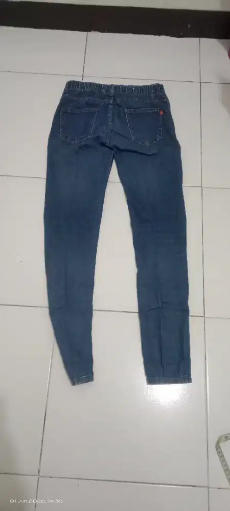 Celana panjang jeans