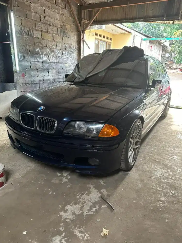BMW e46 325i 2001 blue on black