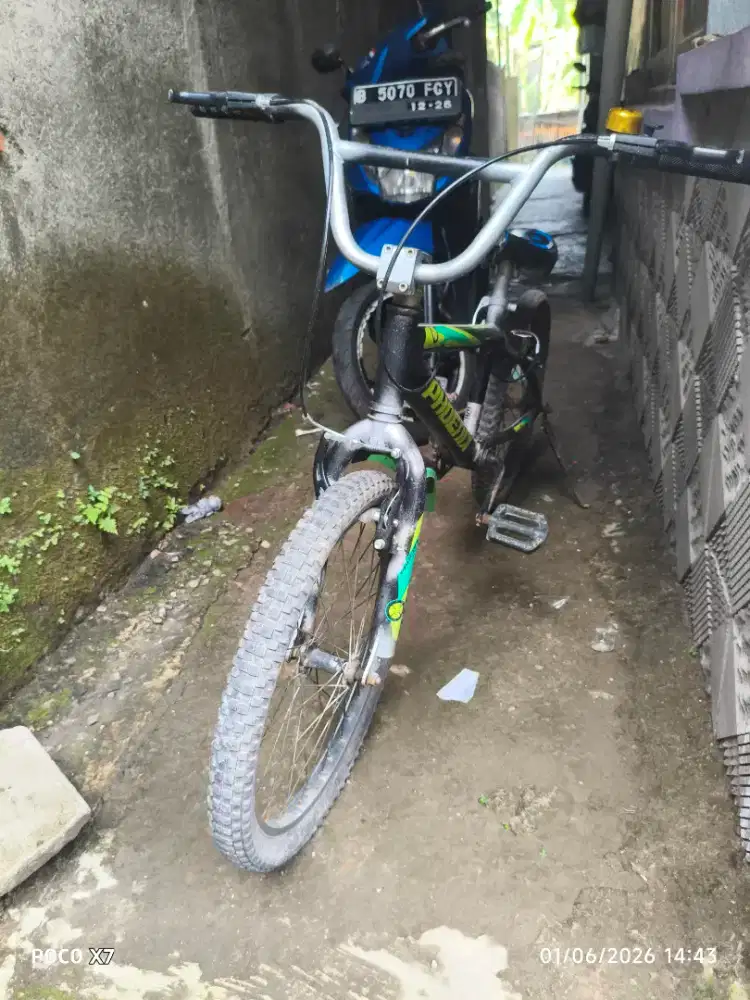 Sepeda bmx merk phoenix
