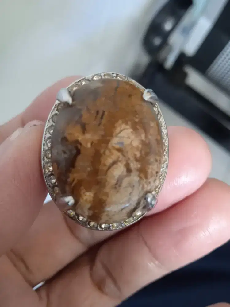 Cincin batu akik bergambar wajar orang