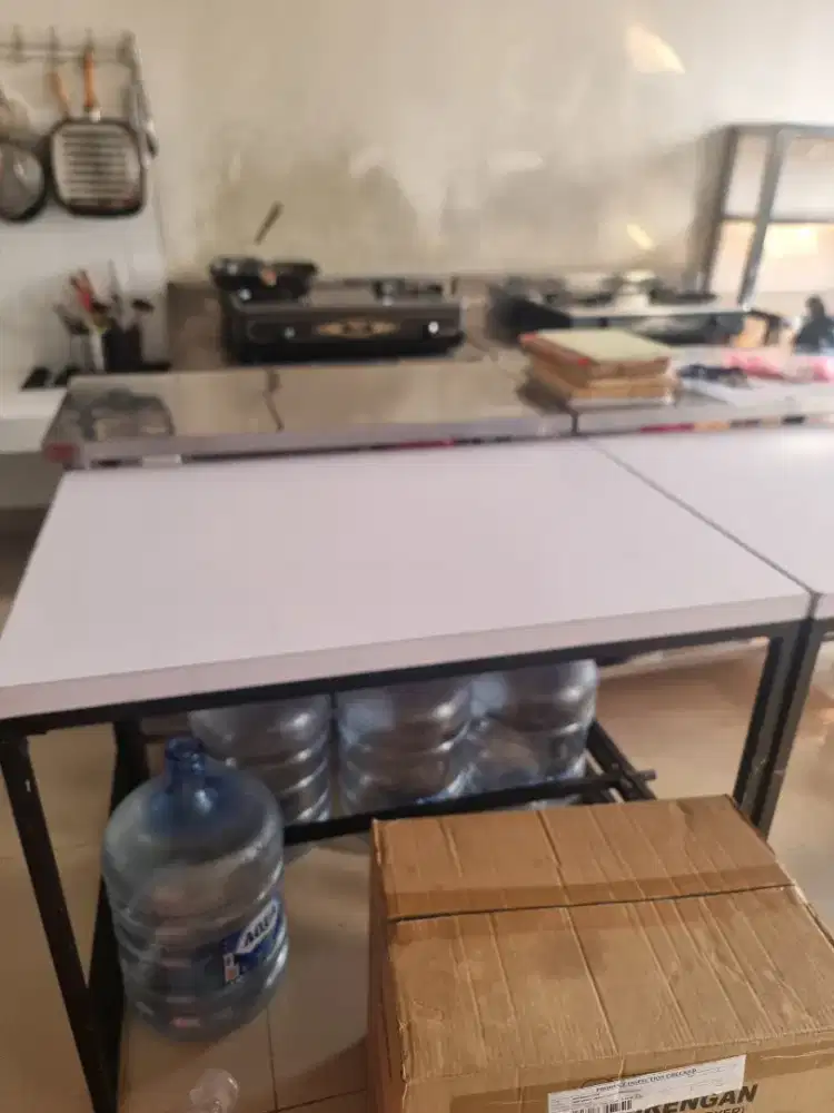 Meja kerja dapur