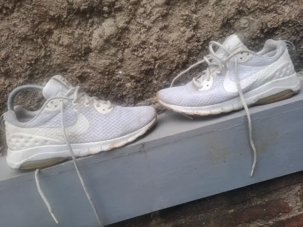 Sepatu Running casual NIKE