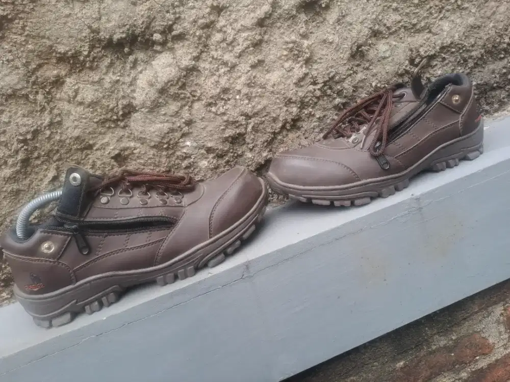Sepatu buat kerja dan motoran casual