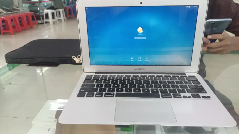 Dibeli harga bagusan MacBook Laptop normal minus