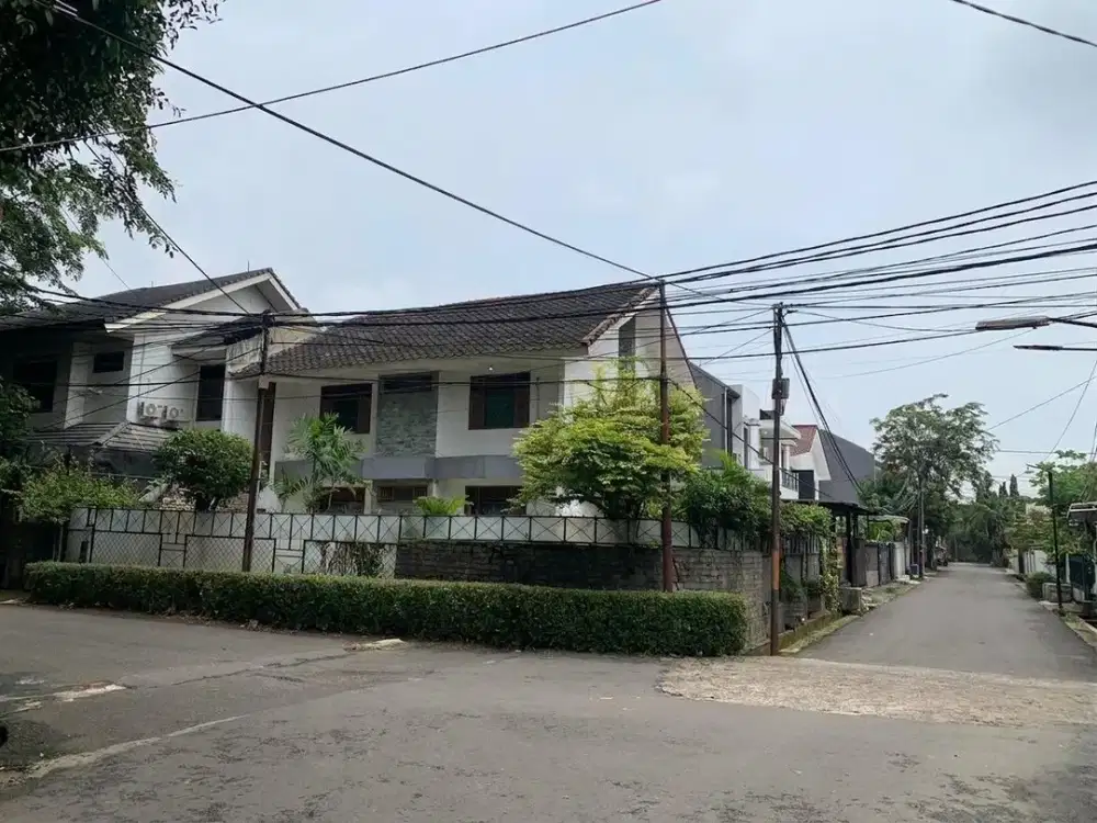 Rumah Hoek 2Lt Dengan Private Pool di Rancho Indah Tanjung Barat Jagakarsa
