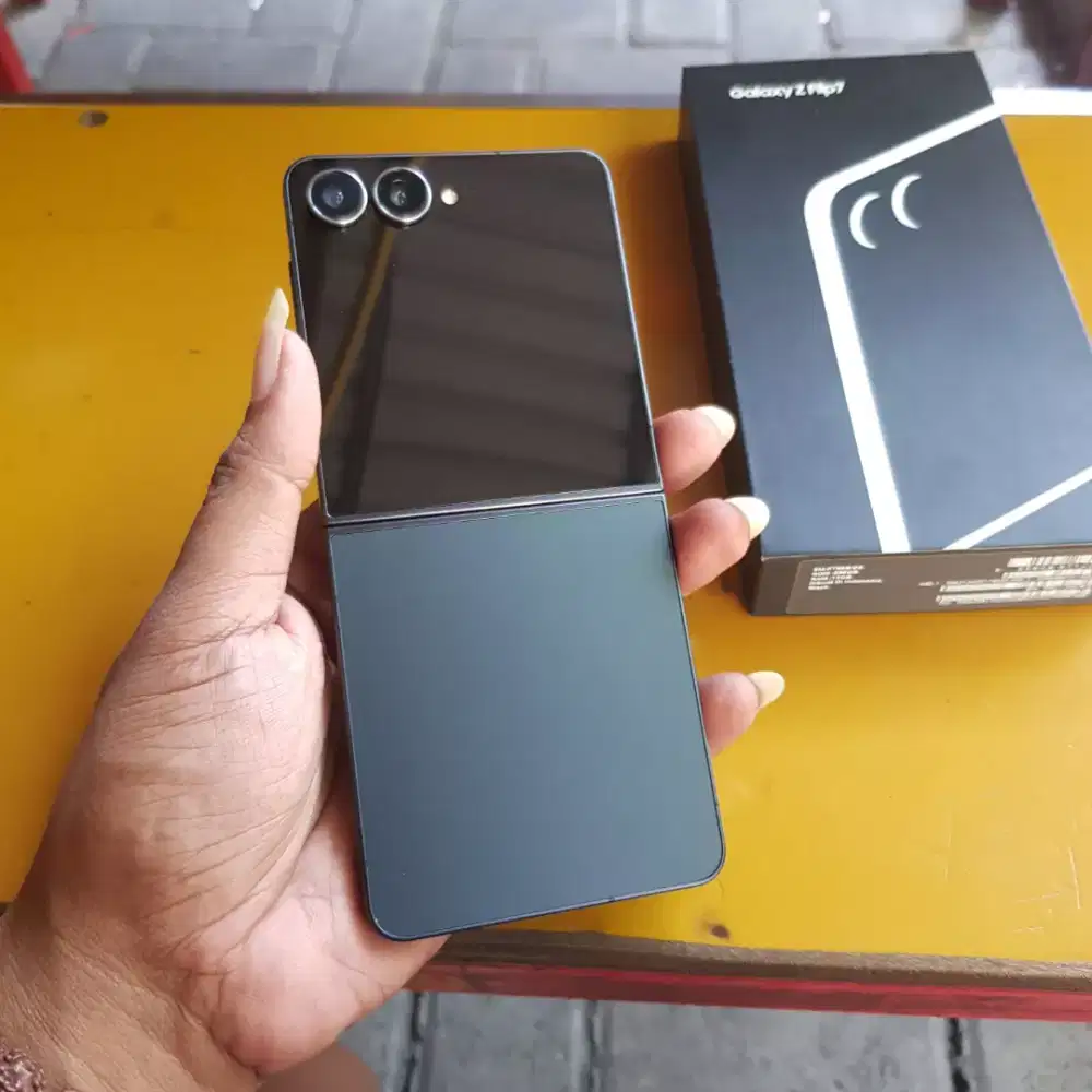 Samsung galxsy z flip 7 12/256 fulset SEIN