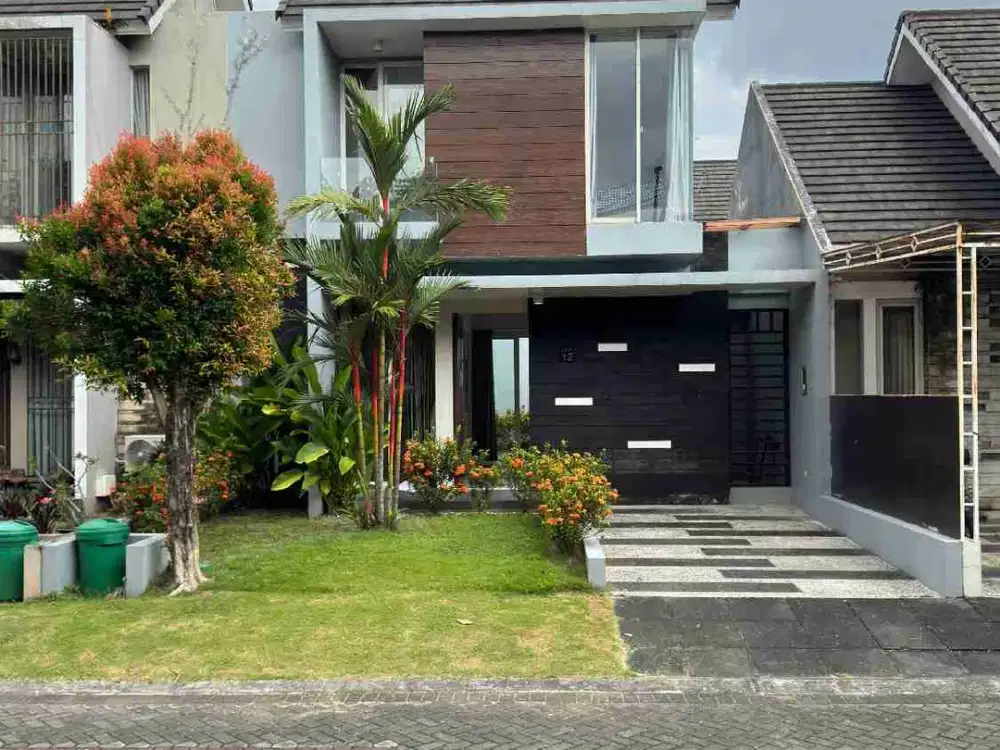 dijual rumah mewah lokasi sangat strategis