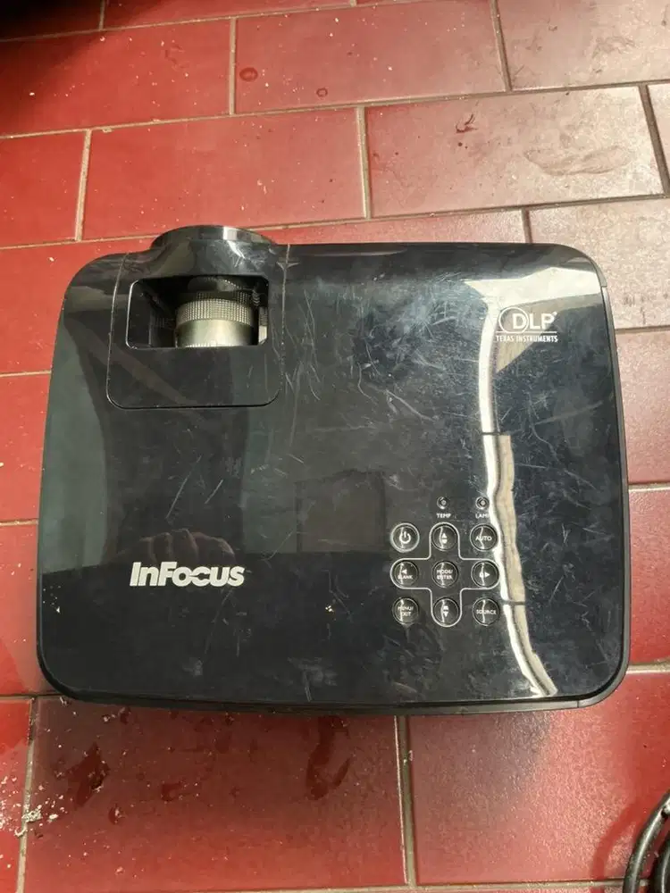Proyektor Infocus IN102 masih bagus