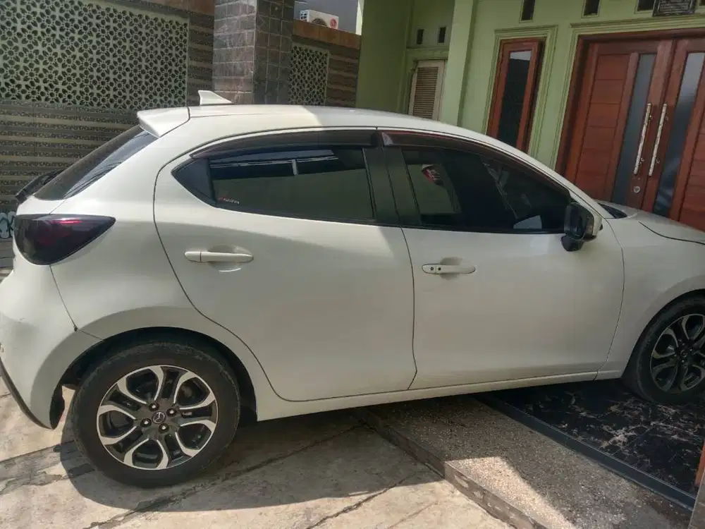 Mazda 2 tahun 2015